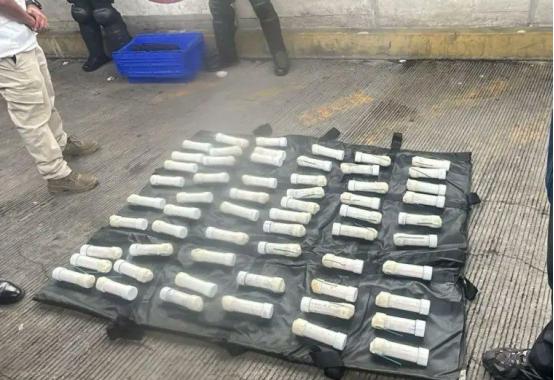 [太阳]盛大世界杯沦为权贵遮羞布！墨西哥街头搜出59枚炸弹，底层民众绝境抗争无人