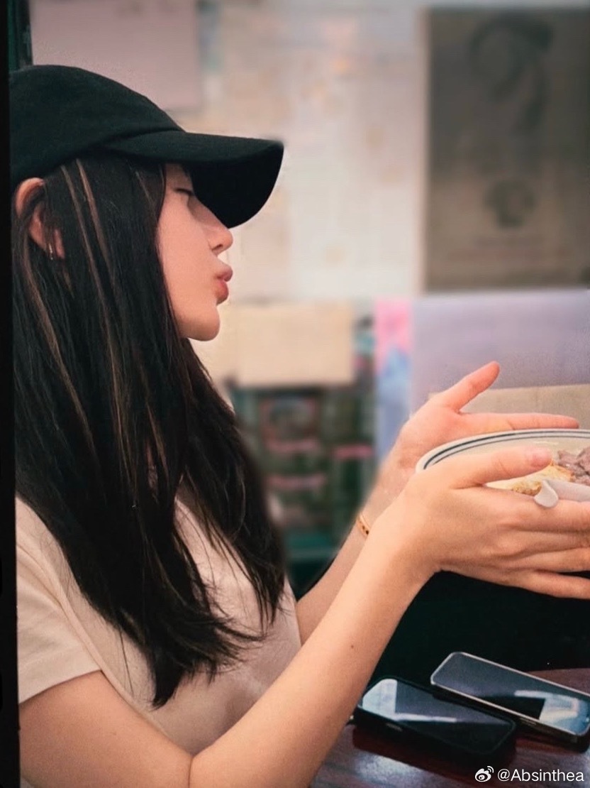 这么甜的小女孩我一口一个迪丽热巴给路人打码