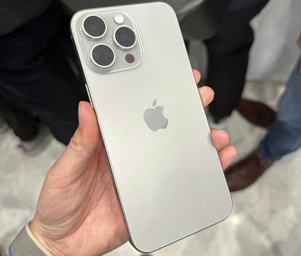 库克表示很尴尬！今天明明是iPhone 15发布会，怎么热搜还是华为Mate60