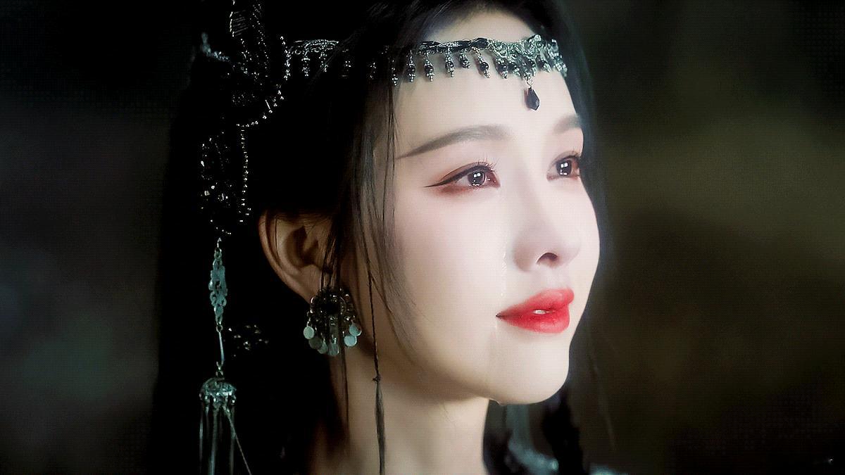 陈都灵雾妄言绝美落泪谁懂陈都灵月鳞绮纪雾妄言的这滴泪啊，简直落到了大家心里这个清