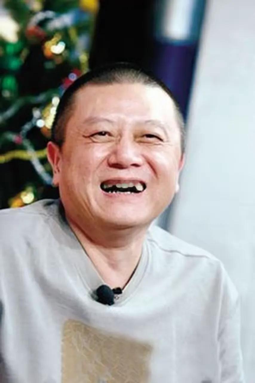 王朔说：“女人跟男人分手，90％是因为嫌弃男人穷。而男人跟女的分手，90％是嫌弃