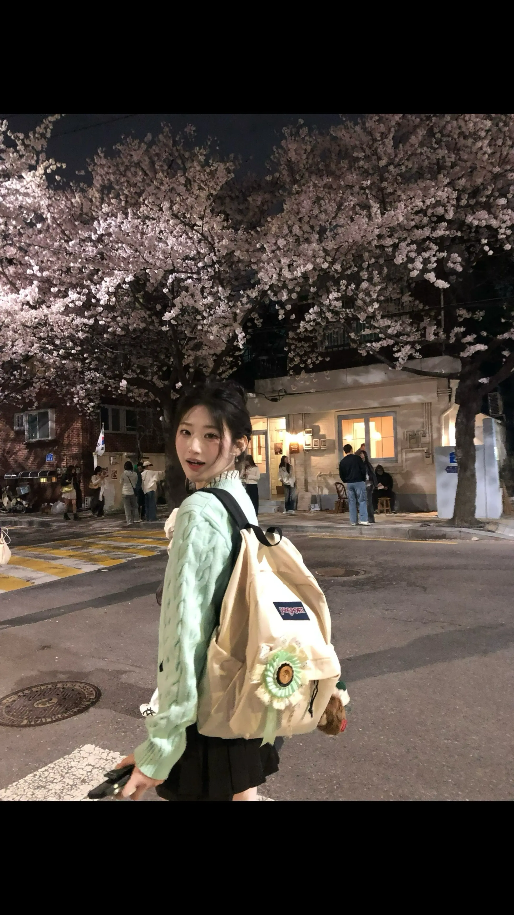 路过了学校 花店 荒野 到海边