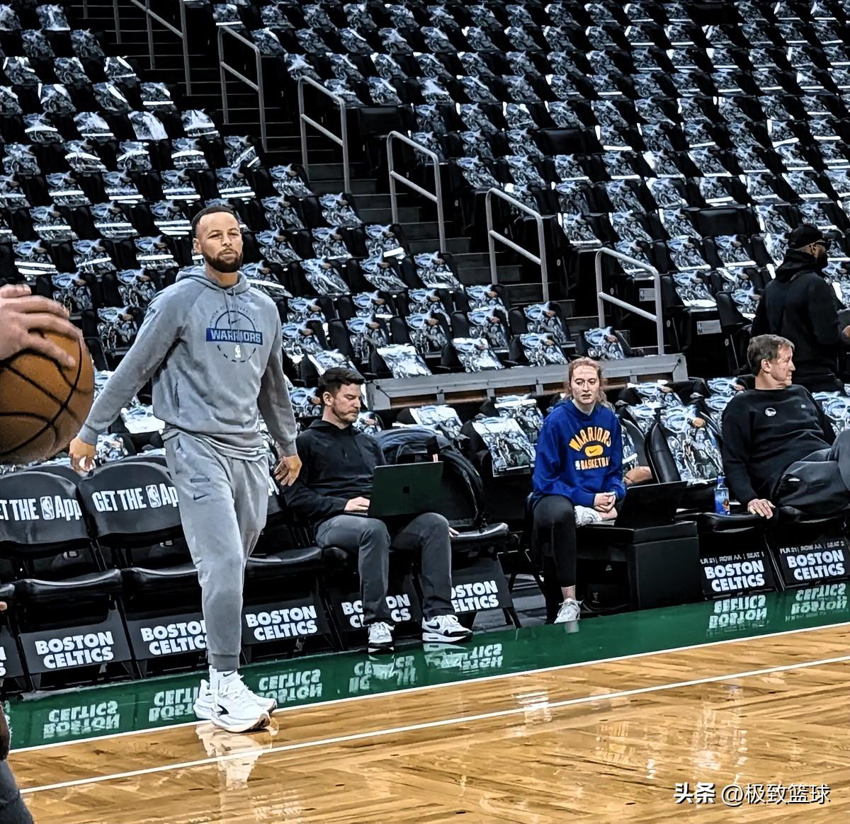 勇士老将库里复出遥遥无期啊！

今日，勇士将客场挑战凯尔特人。这场强强对话本来看