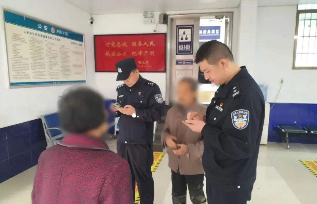 为“配合调查”，老人分12次取空存款
养老钱被骗 现在的诈骗手段真是层出不穷，一