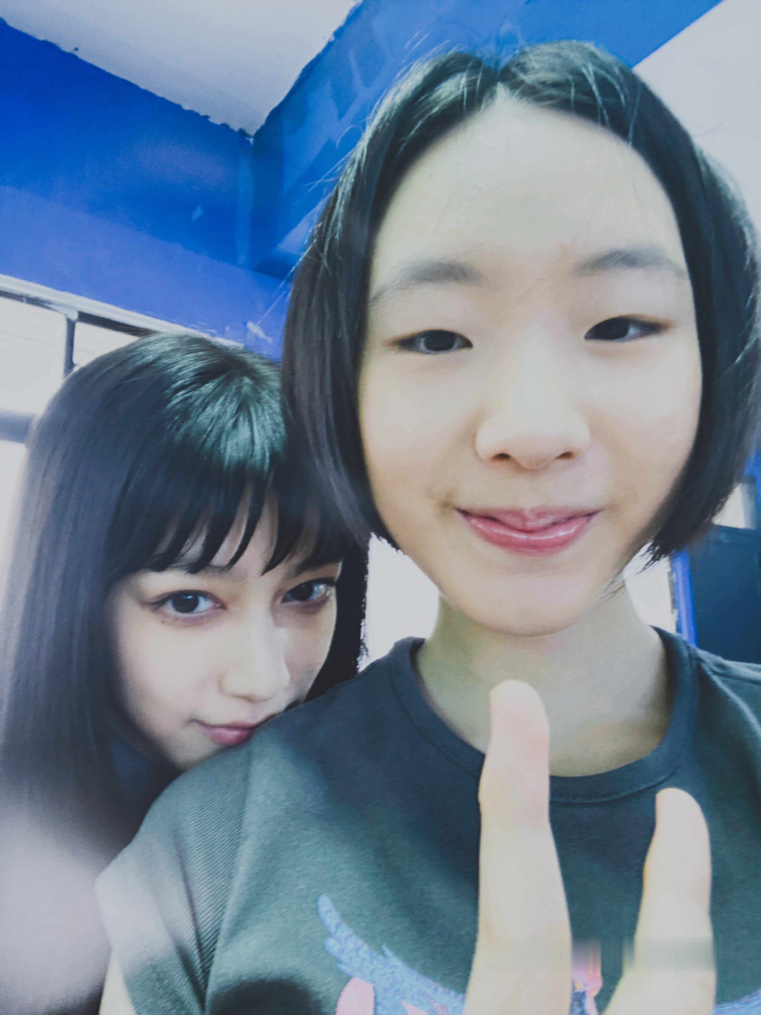 Elly 分享聪明镇拍摄花絮 富江好还原喔 Elly好敬业跳池塘自己来
