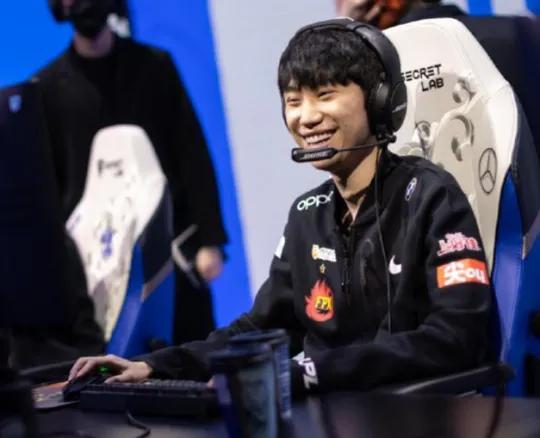 惊天大瓜！有知情人爆料: 当年FPX夺冠后，是Doinb“背叛”了金贡，最终使得