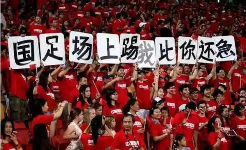国足的世界排名是多少？
有谁知道？
昨晚看了一场国足和泰国的友谊赛，听评论员说国