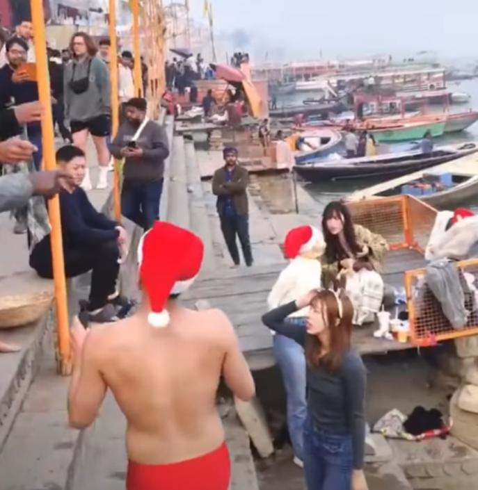 日本游客在印度被当地人包围怒斥
《印度教徒报》30日报道，日前，一群日本游客在印