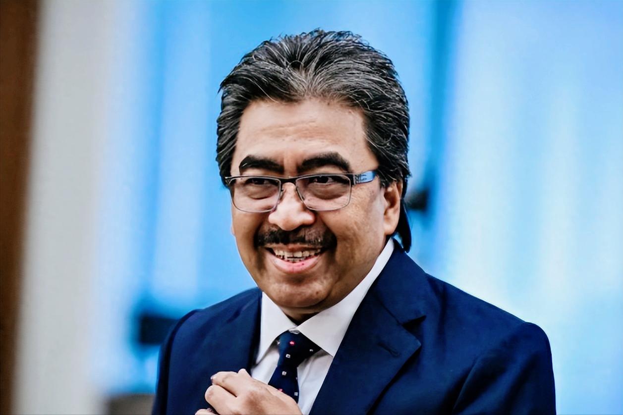 一看就是怂了，马来西亚前脚刚宣称和美国的贸易协议彻底作废，后脚就紧急更正说部长口