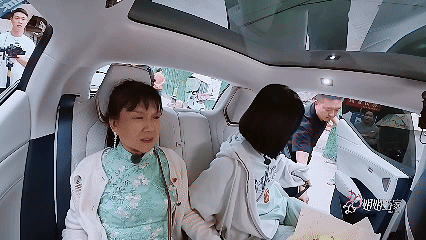 谢娜[超话]谢娜爸爸老年霸总事业脑 姐姐当家七十多岁还能这么拼，娜爸真的让人肃然