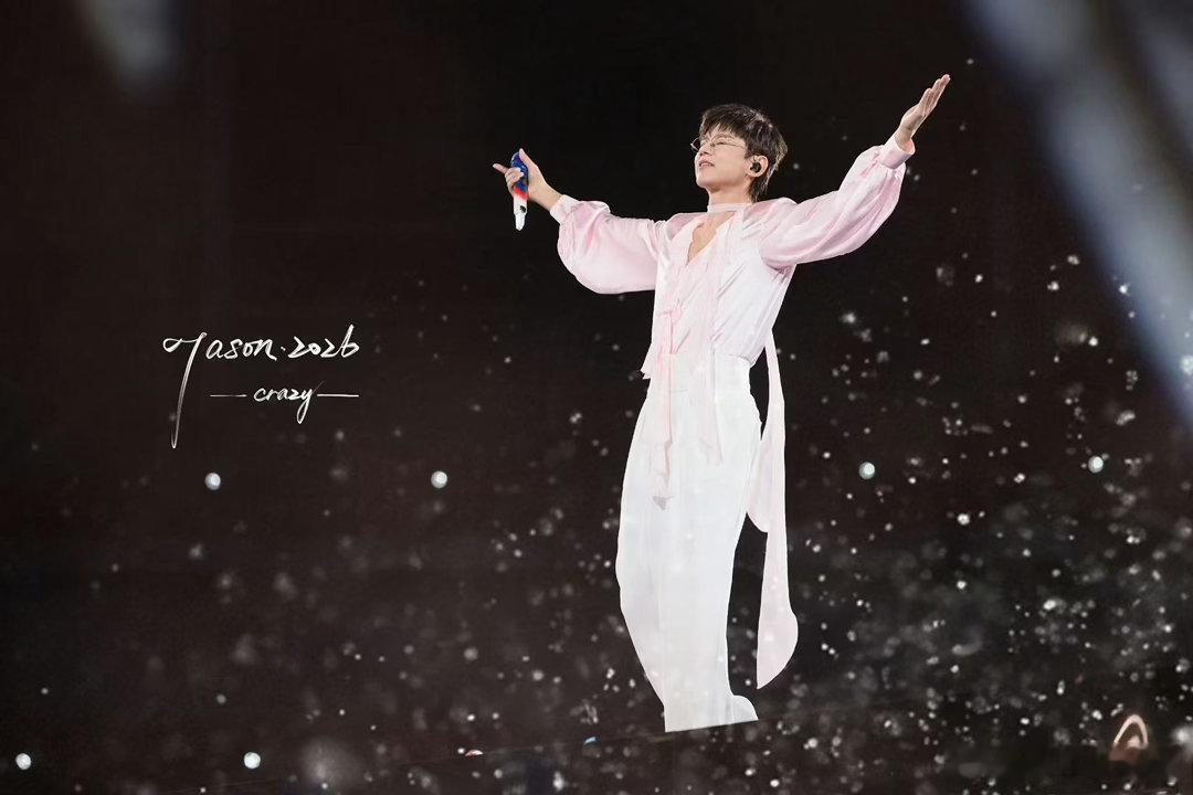 张杰换装talking 19年前的蝴蝶飞到了张杰演唱会 张杰郑州演唱会换装tal