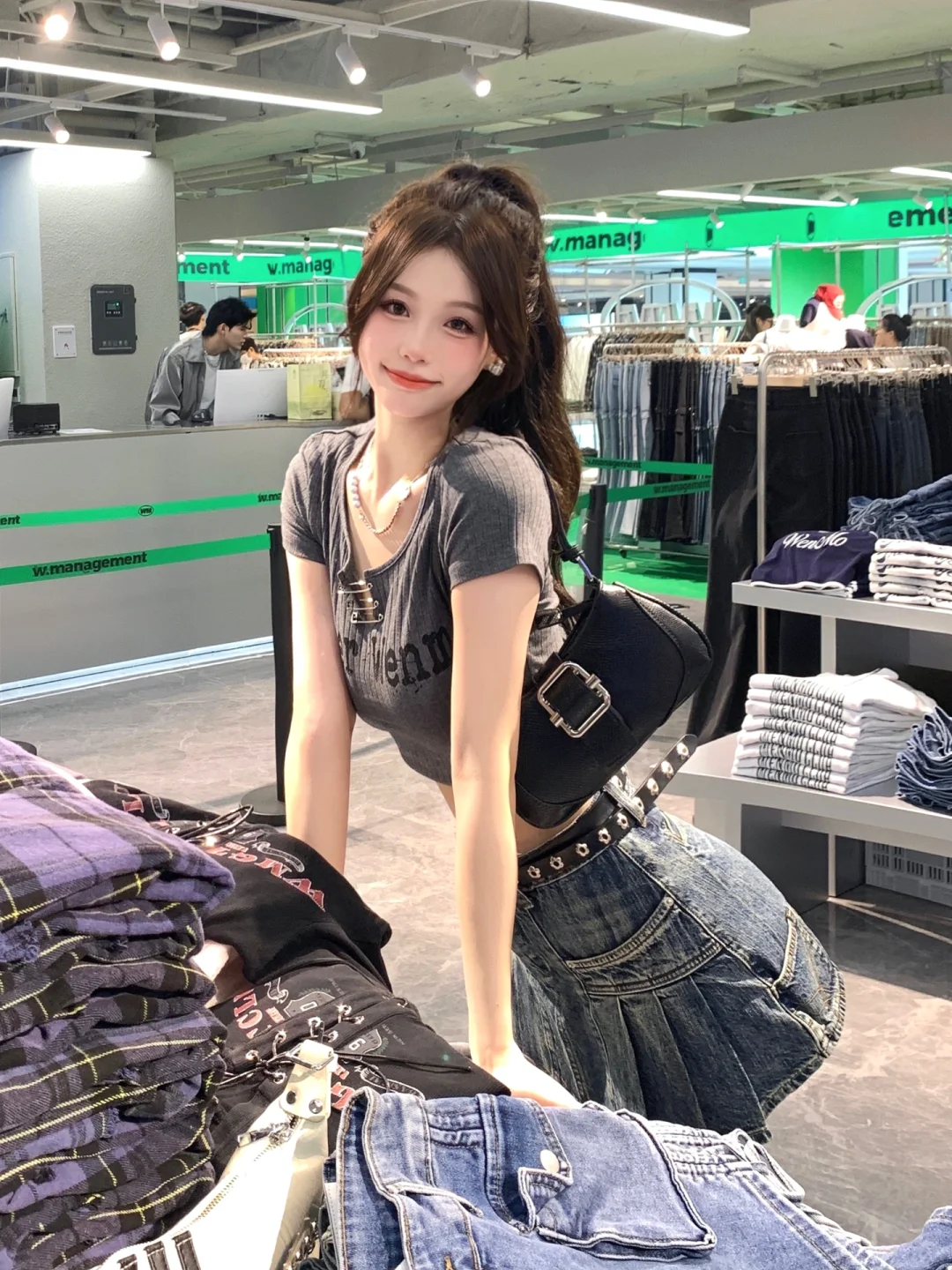 ૮っ▀̿ ᴥ▀̿ςა   请问可以来WM当店员吗！