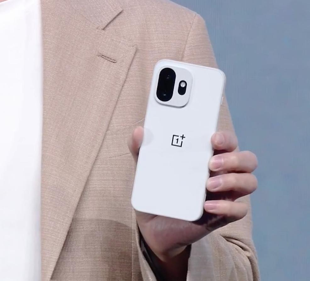 2025 年，一加手机销量同比增长 44% ！
2026年前11周，一加手机销量