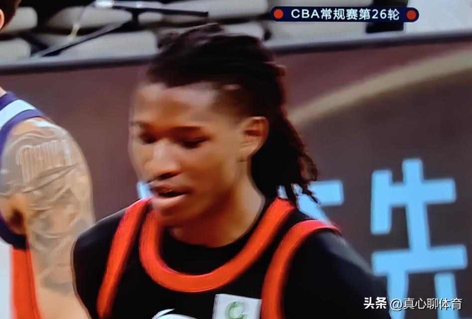 开季场均10分左右，业内人士和球迷都认为很快就会被换掉的深圳马可波罗控卫后卫史密