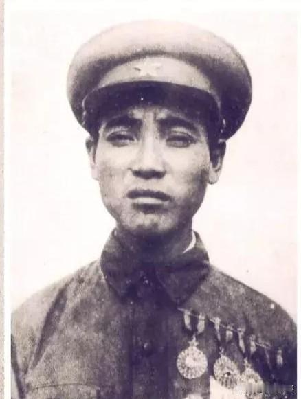 高品阳（1927— ），辽宁康平人，全国战斗英雄、孤胆英雄。1945年参军，19