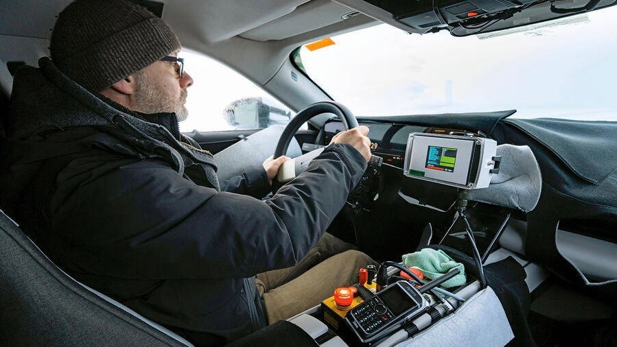 捷豹纯电四门GT，比例超好，不知道最终量产车怎么样。欧洲媒体已经小范围吹过一波了