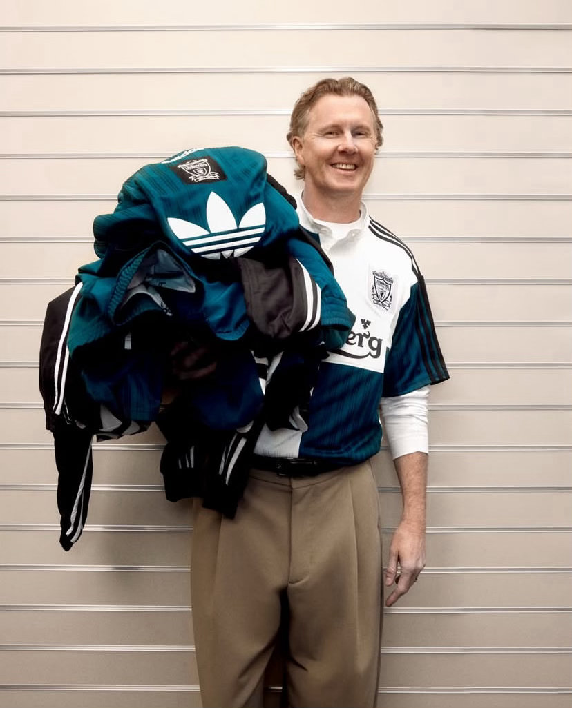 名宿著舊衫先夠味，科拿同老麥重披呢套利物浦1995/96球季作客戰袍👕，勾起無