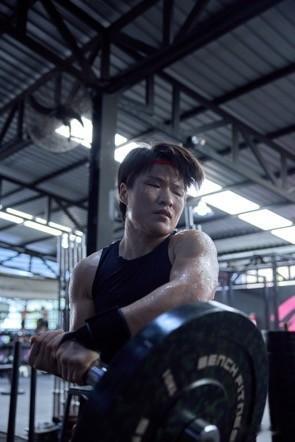 【张伟丽主动升重挑战蝇量级以行动诠释全新态度主张“不等谁邀请”】北京时间11月1