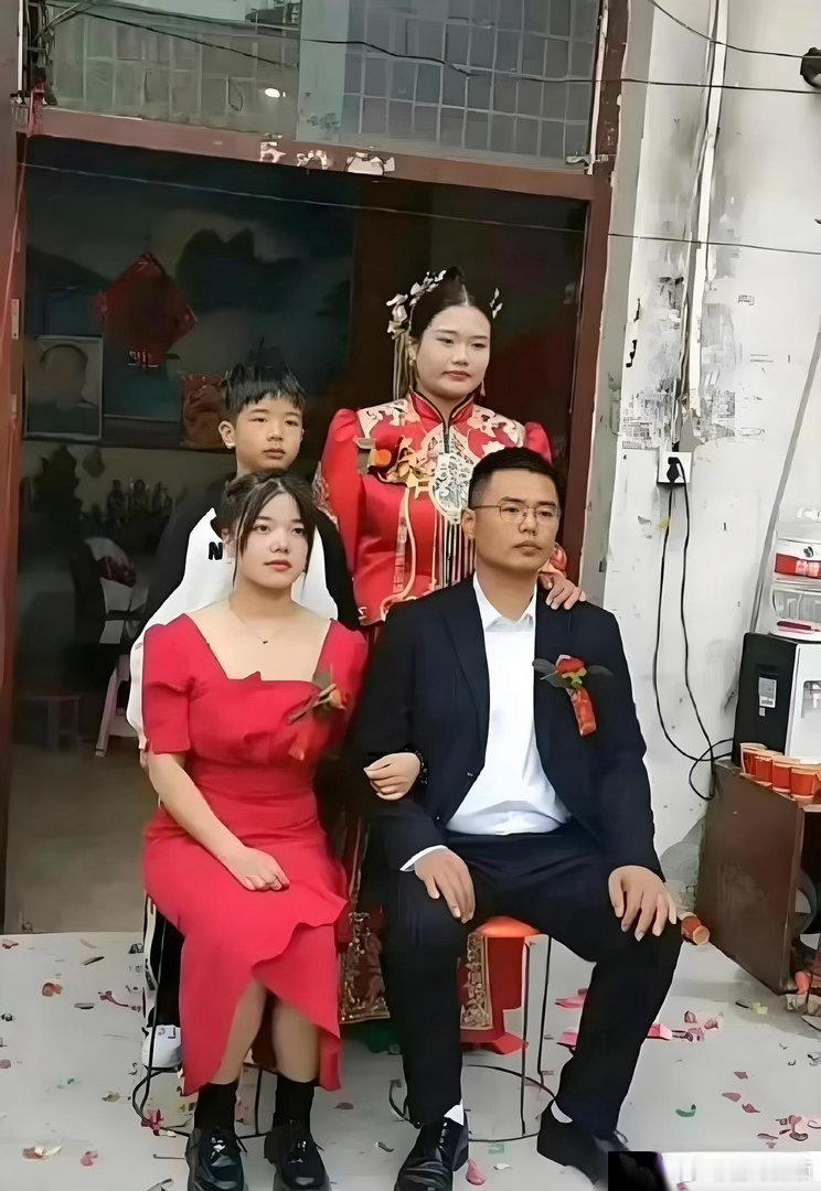 谁才是新娘，感觉懵了。 ​​​