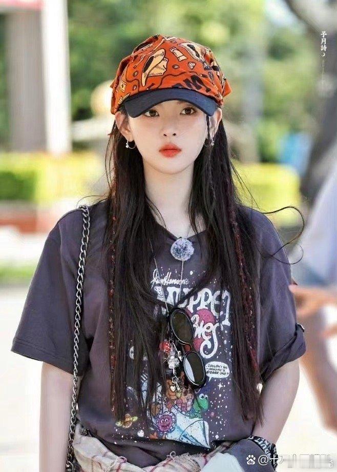 杨超越这个脸真的精致，脸在江山在 ​​​