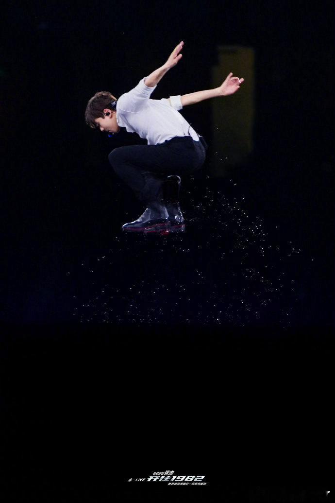 张杰鸟巢演唱会两年内翻倍杰哥实力毋庸置疑，两年内鸟巢演唱会翻倍，谁能做出这么优秀