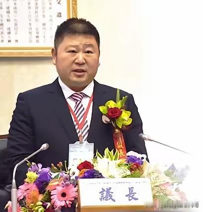 民进党花莲县放弃自己人，转而支持张峻，花莲县今年选举乱成了一团麻。
 
自己没人