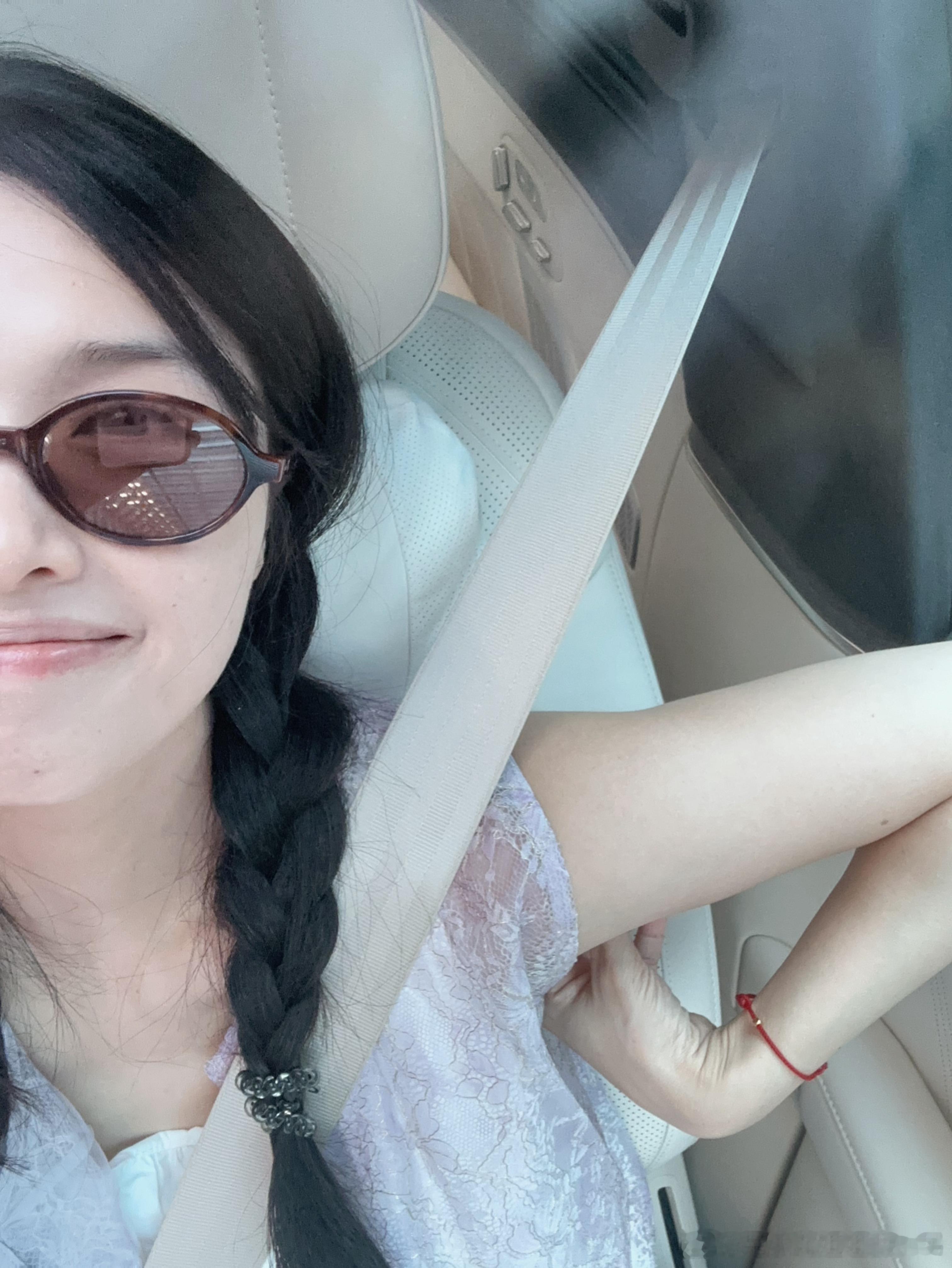 我感觉淡妆比较适合我～怎么到了夏天就很爱新中式马甲老了老了～日常分享是小花姐姐的