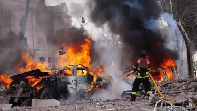 乌克兰彻夜疯狂报复俄罗斯！自从苏梅州被炸，乌克兰一夜发射115架无人机，大规模袭