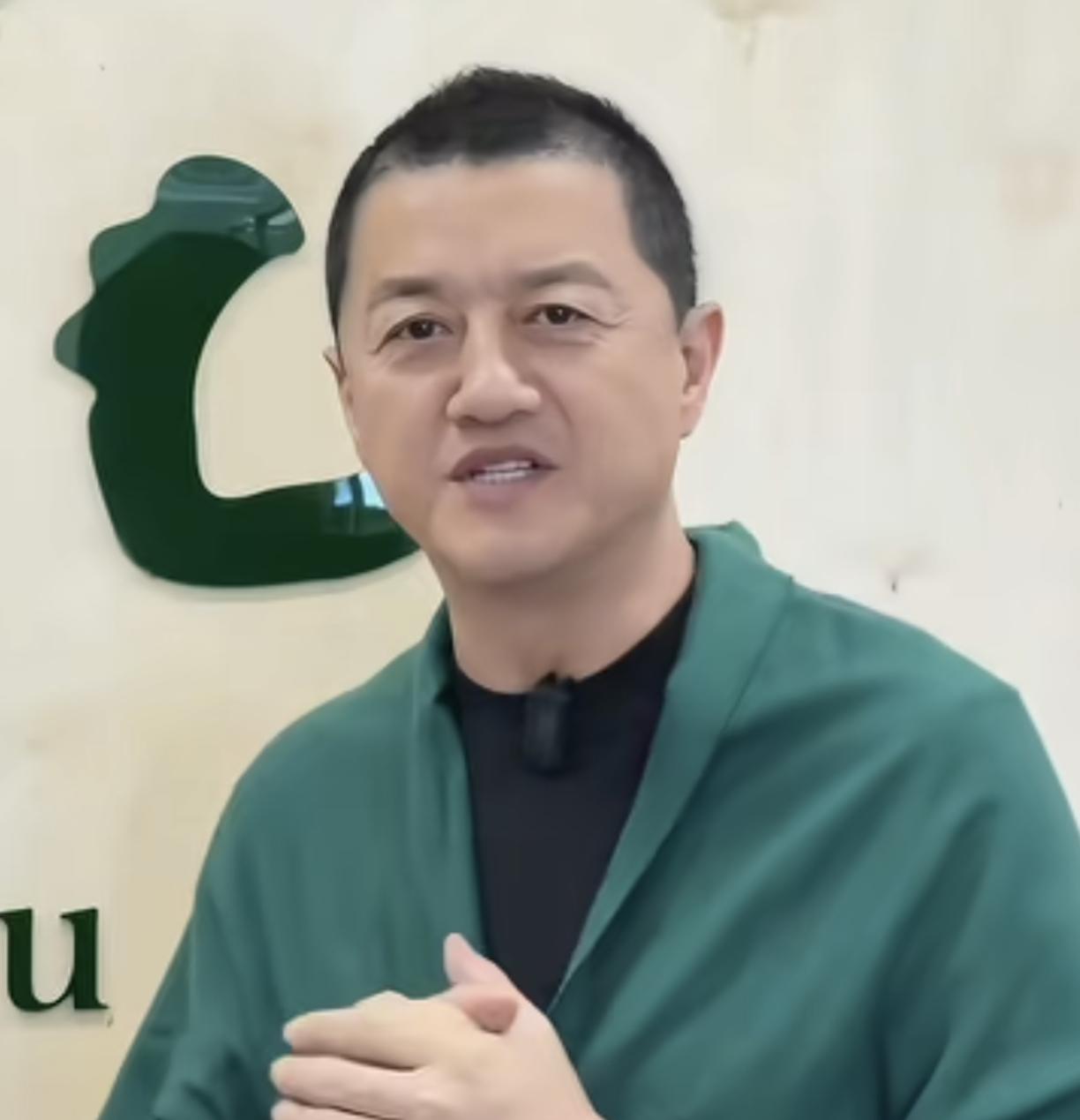 李亚鹏确实很有人格魅力，很男人，给人的感觉，非常成熟非常稳重，有安全感！
要是没