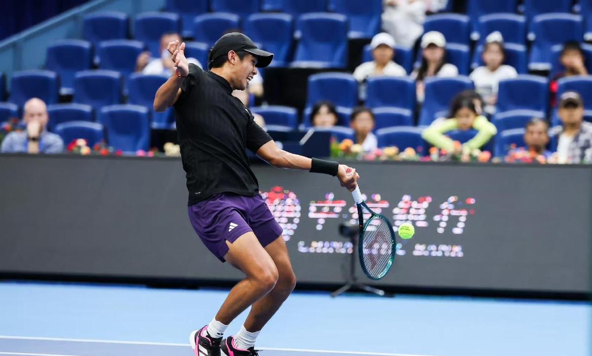 梅德维德夫倒了，勒纳·钱站着赢了。
不是靠退赛送的礼，是硬生生从TOP20里砍出