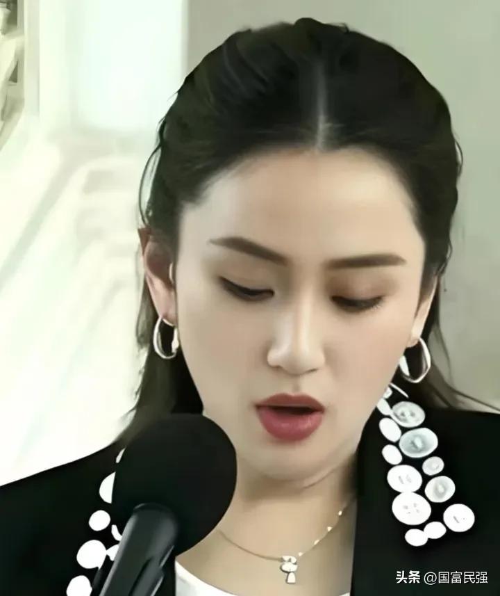 就在刚刚泰国传出新消息

8月29日，泰国宪法法院将裁决总理佩通坦的命运。原计划