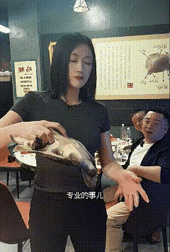 后面兄弟这表情干啥