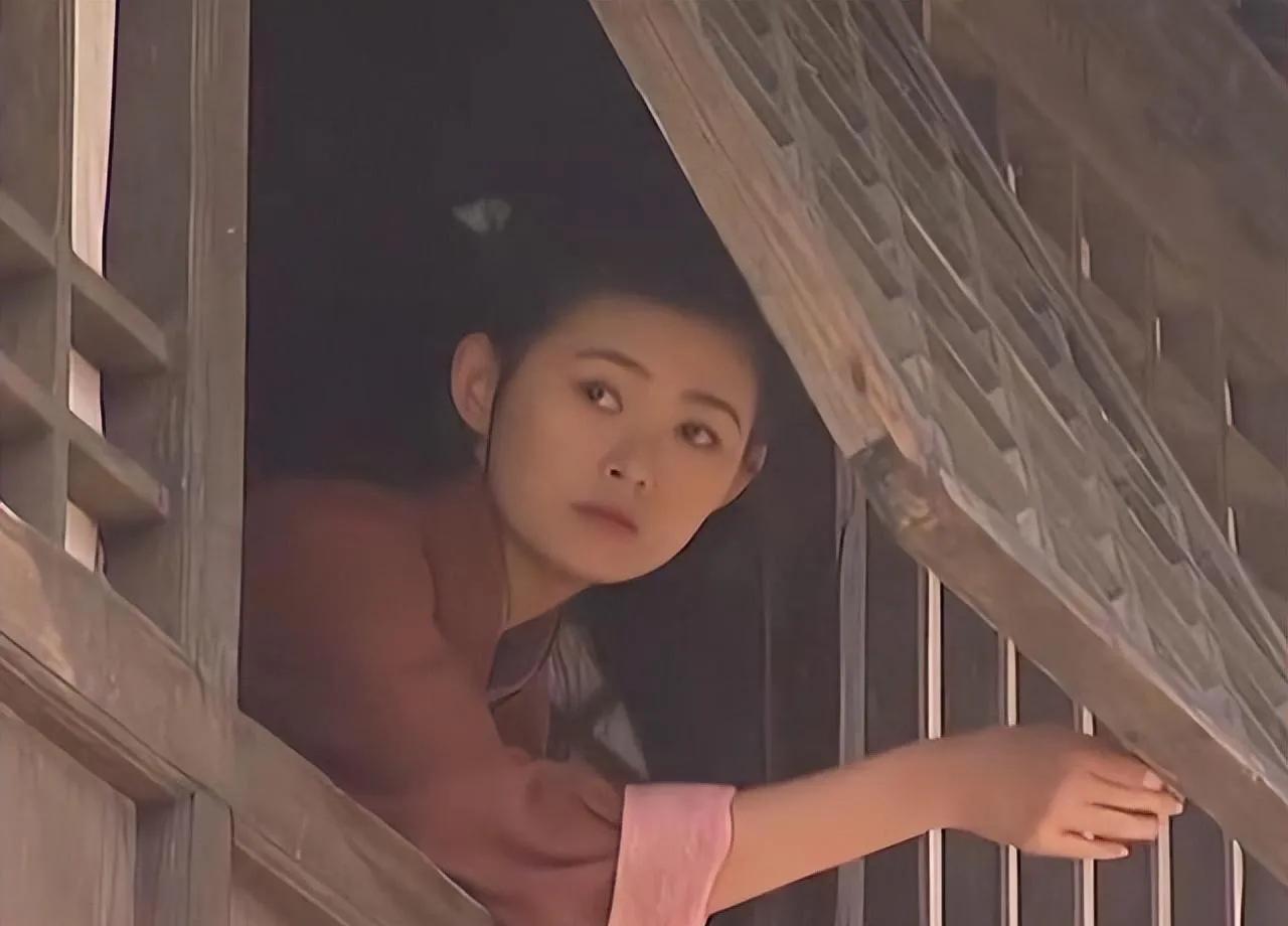 史上扮演最经典成功的潘金莲，台湾影星王思懿，她的一眸一笑把内心耐不住寂寞，闷骚难