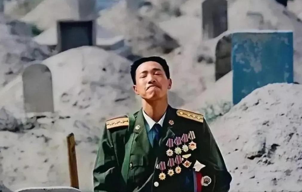 西藏军区汽车兵张良善，新婚10天接到通知归队。10个月后，他却跪在妻儿坟前放声痛