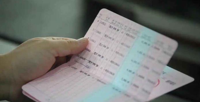 [微风]辽宁沈阳，一大爷办了一张存折并存入1000元，22年后找到存折，满心欢喜