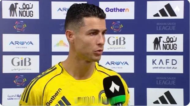 C罗在接受采访时表示，他希望继续在沙特踢球，这名传奇球星前段时间曾罢赛。C罗说：