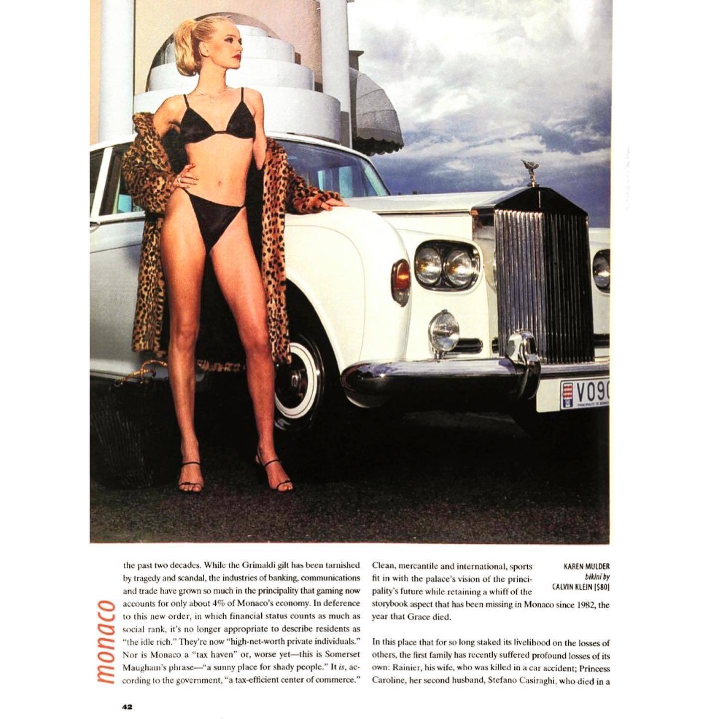 很用心的策划，德国版Vogue巧妙地融入了 Karen Mulder 以往的广告