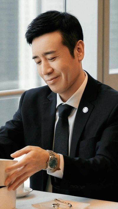 主持人问于和伟：“你现在最想做的事是什么？”
他脱口而出：“我现在最想做个‘干饭