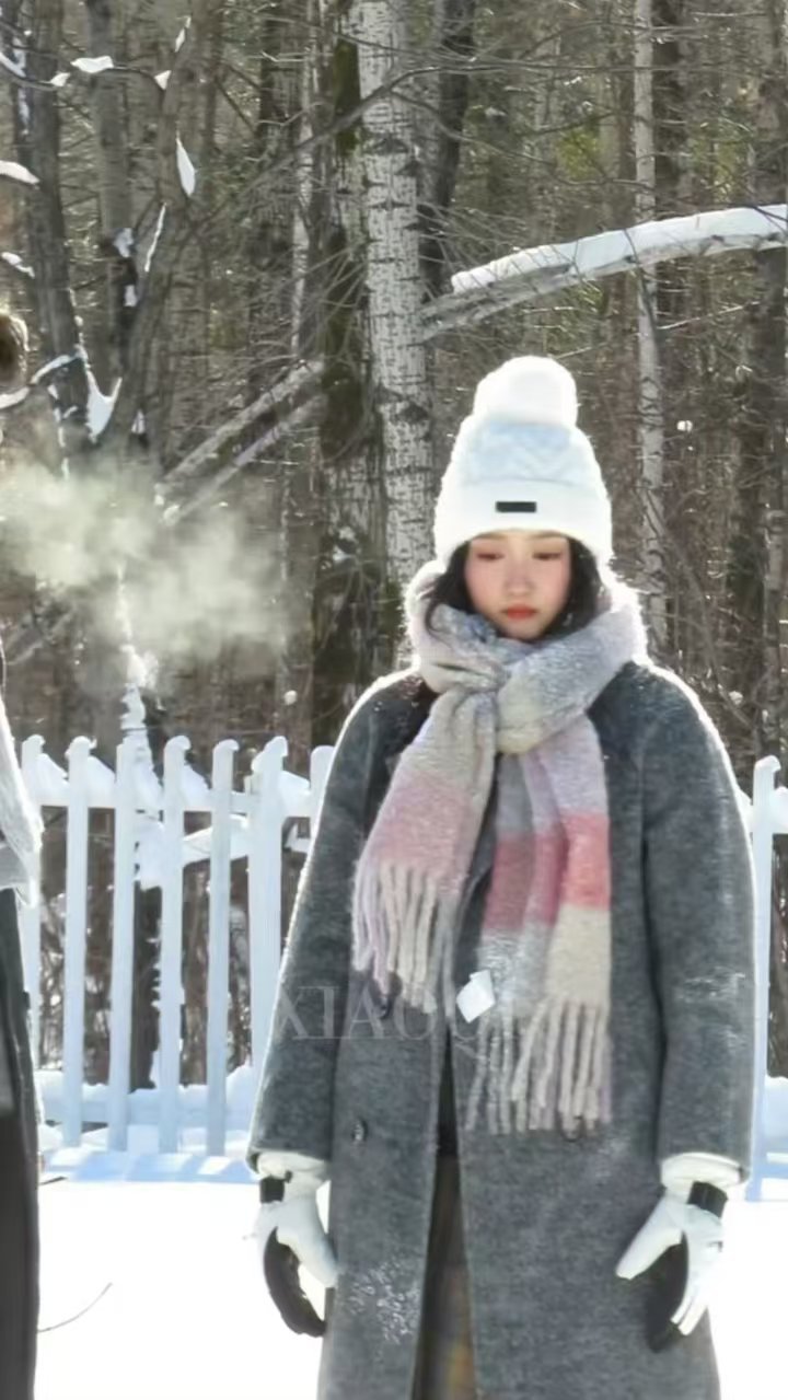 关晓彤林一氛围感路透  关晓彤林一雪景氛围感路透  关晓彤林一雪景氛围感路透来了