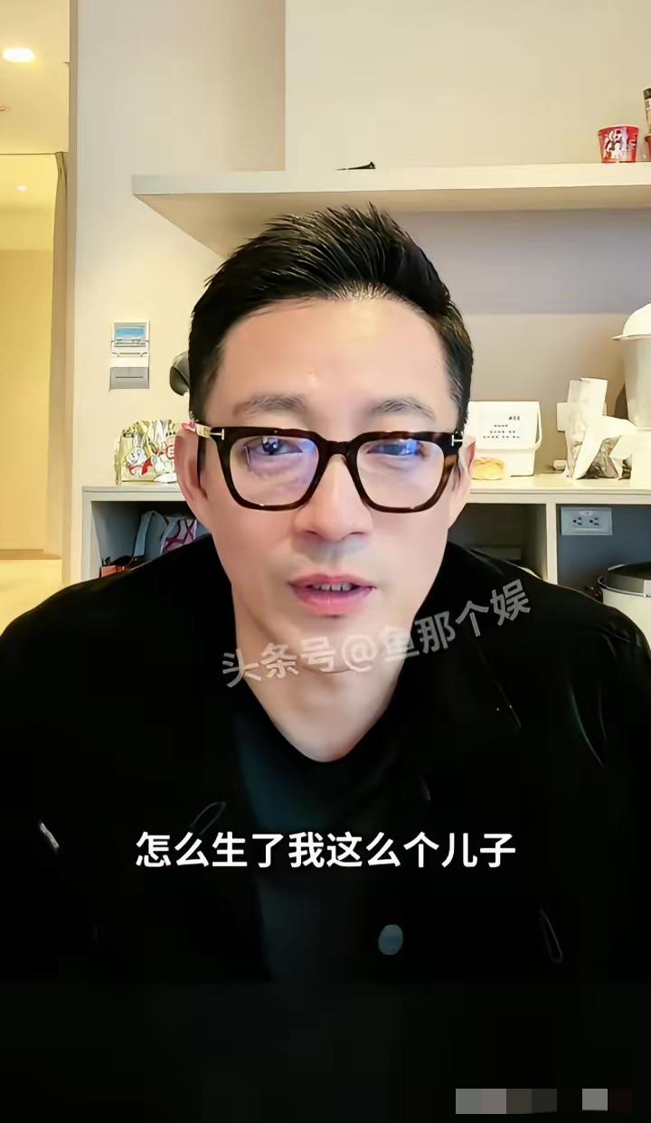 汪小菲今天直播被黑粉怼，
网友吐槽：“你妈怎么生了你这么个儿子？”

换以前他早