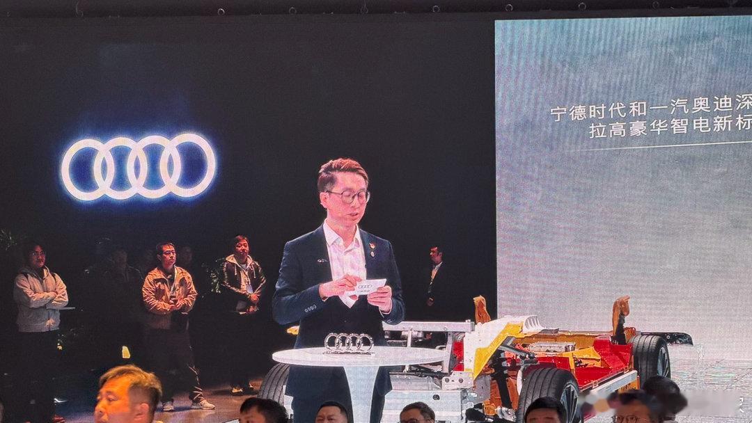 压缩发布会市时长的新思路，提前垫场！正式发布会开始前，先在外场请老板把一些场面话