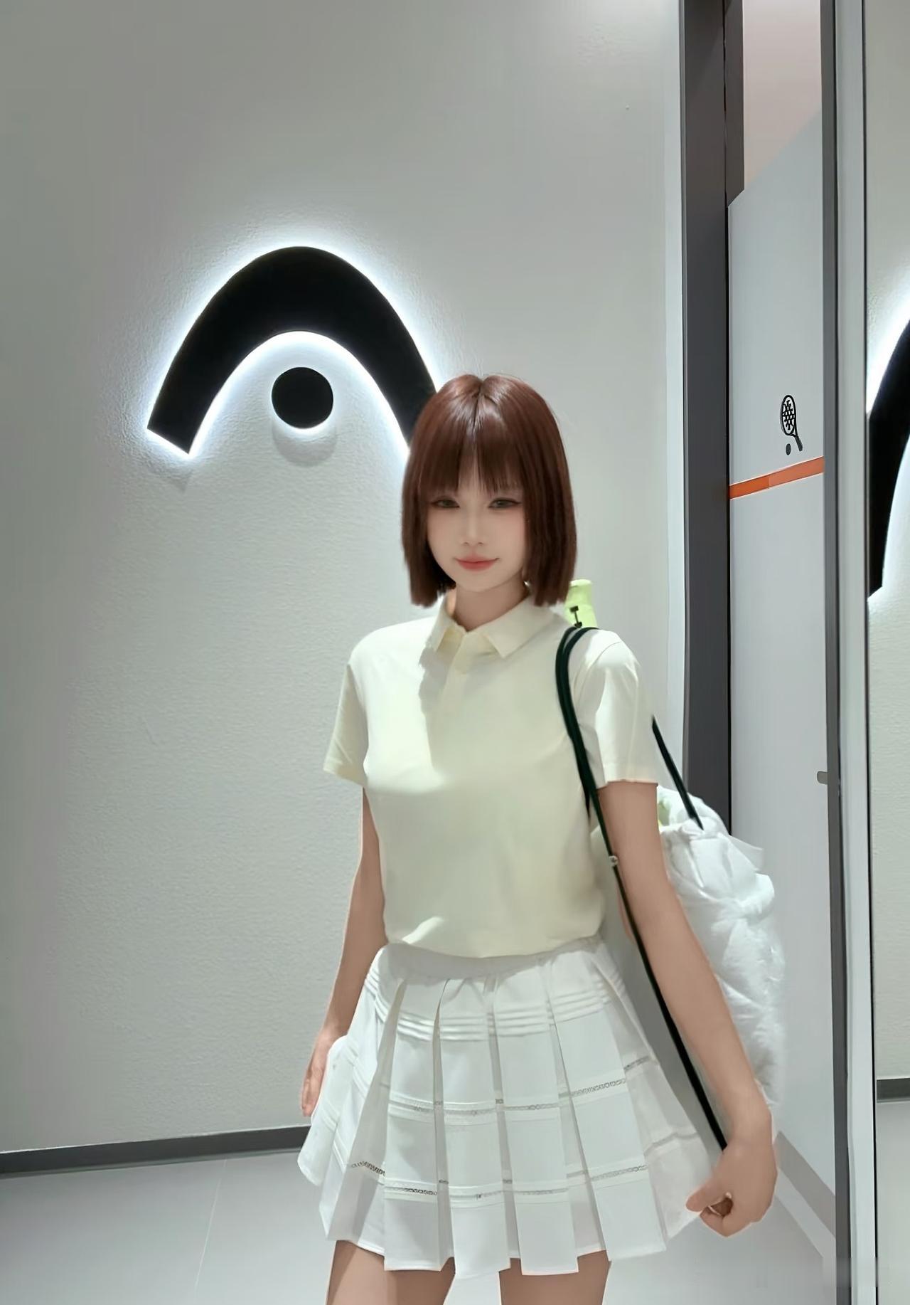 这女生穿得真清爽！