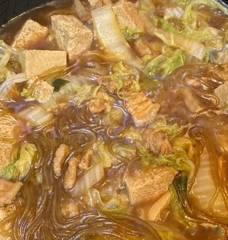 河北邯郸人石漂十年，年薪28万，一年能攒下18万。
老家亲戚大多聚在石家庄。
很