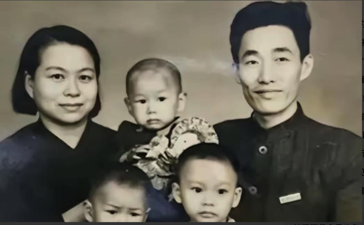 1947年，中统特工陈梦麟酒后拍着同僚肩膀说："周五去大使馆抓共党大鱼。"他万万