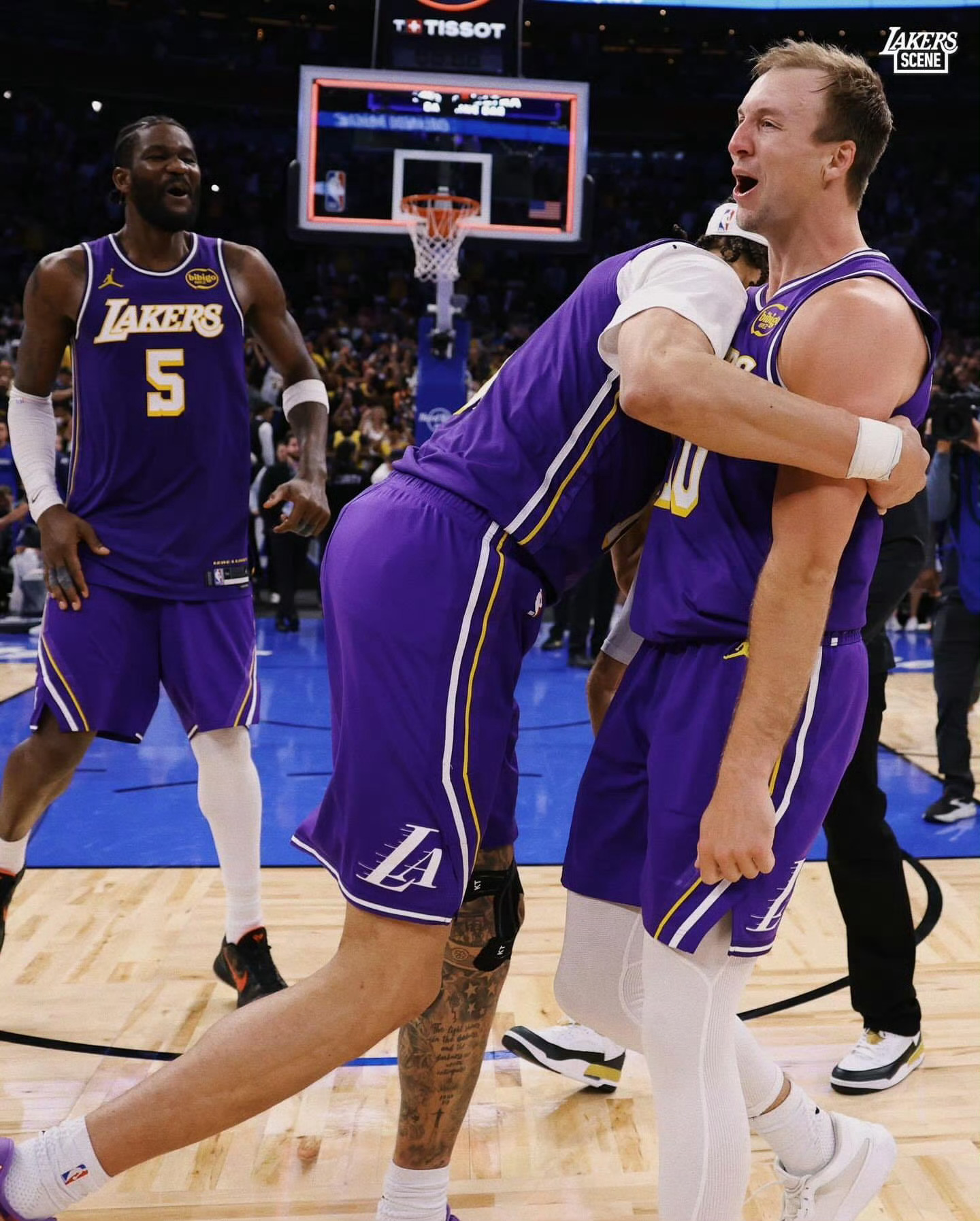 大哥被过度使用，教练组在明知有伤的情况下，赛前批准上场，第二节加重伤势，中场还是