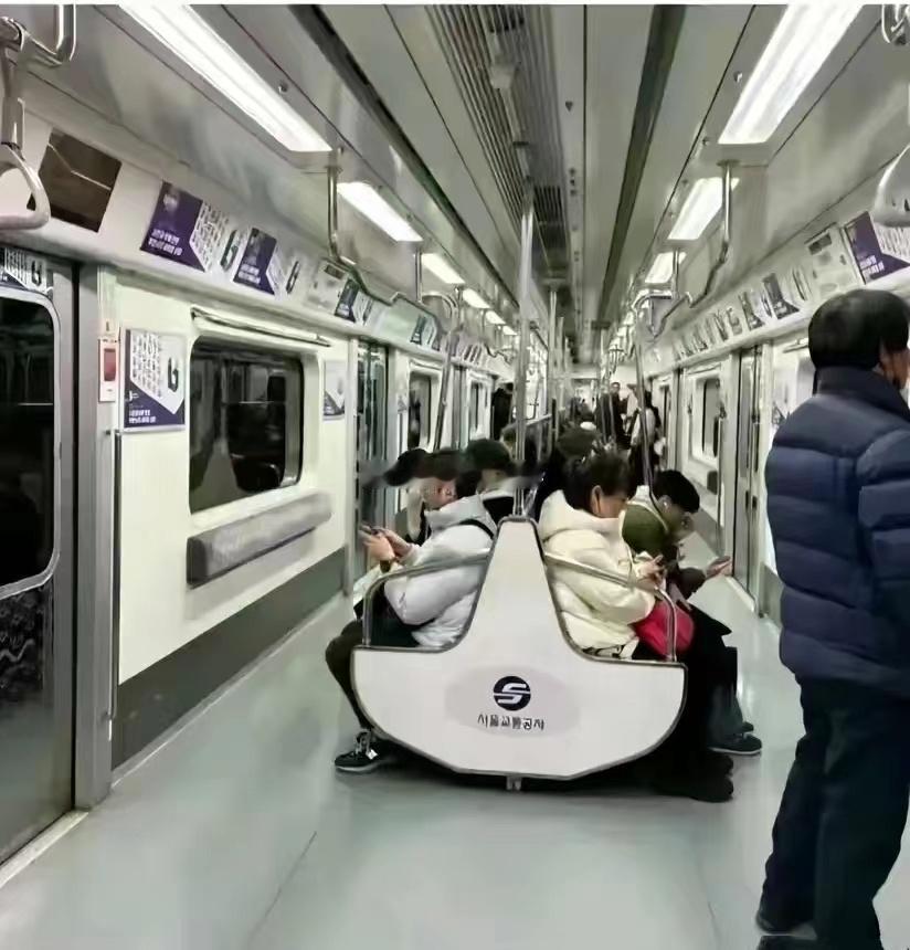 背靠背的地铁有投入使用的吗？？？