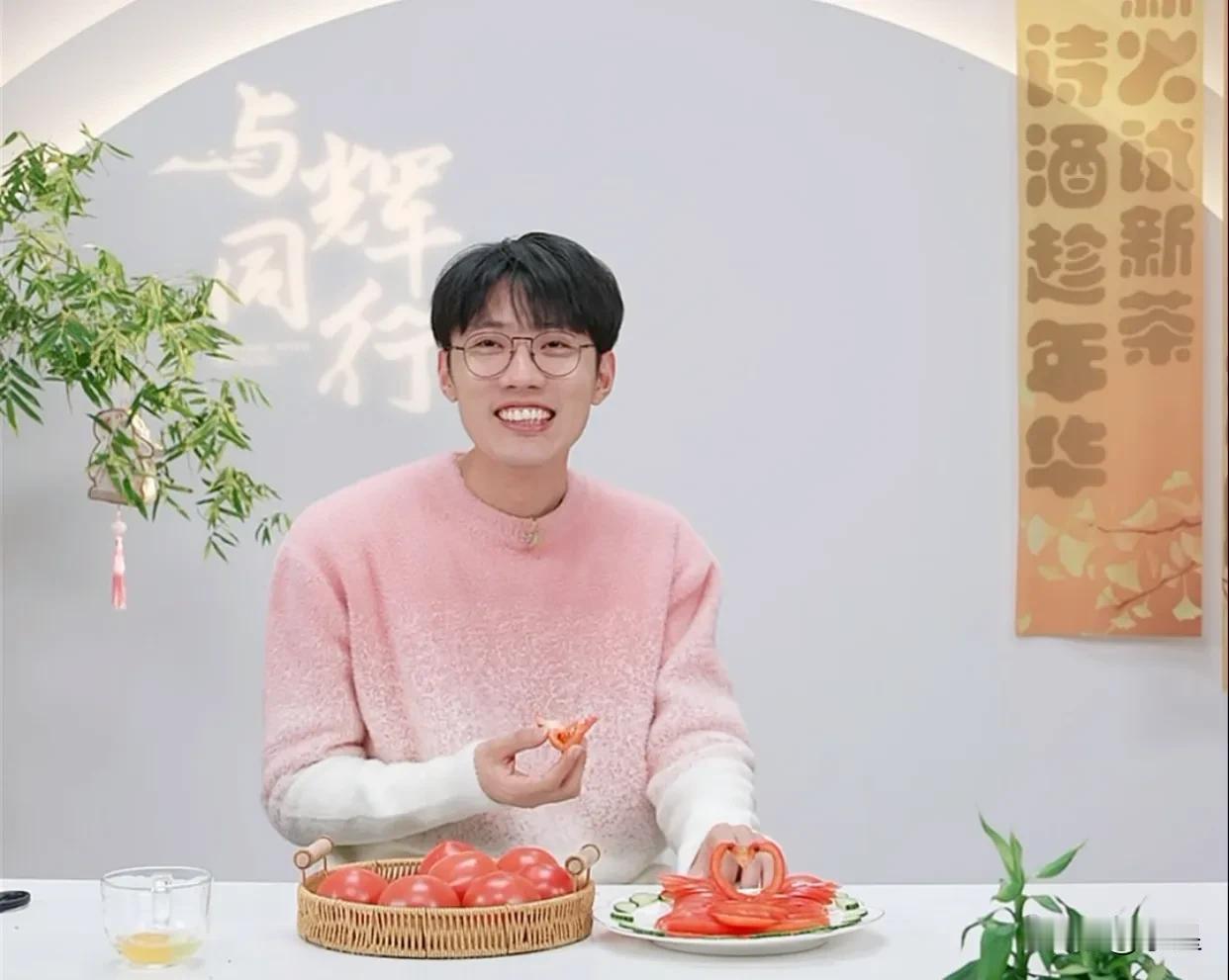 阿姨辛辛苦苦做了一对儿天鹅
鹏鹏硬是看成拱门[偷笑]
单身人士的视角确实不一样