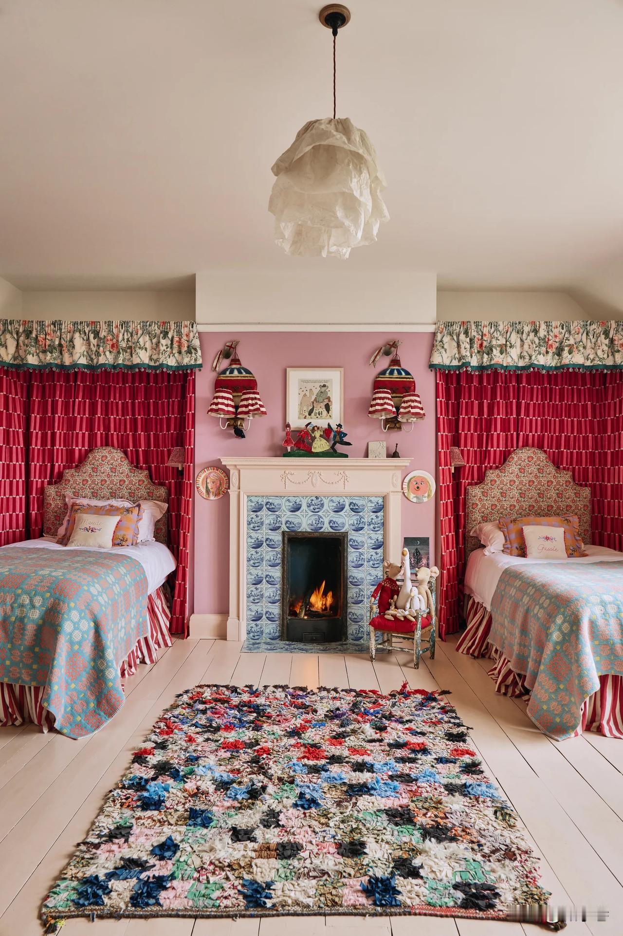 一座位于赫里福德郡、仿佛存在于时间之外的艺术与工艺风格住宅。
走进这座住宅，仿佛