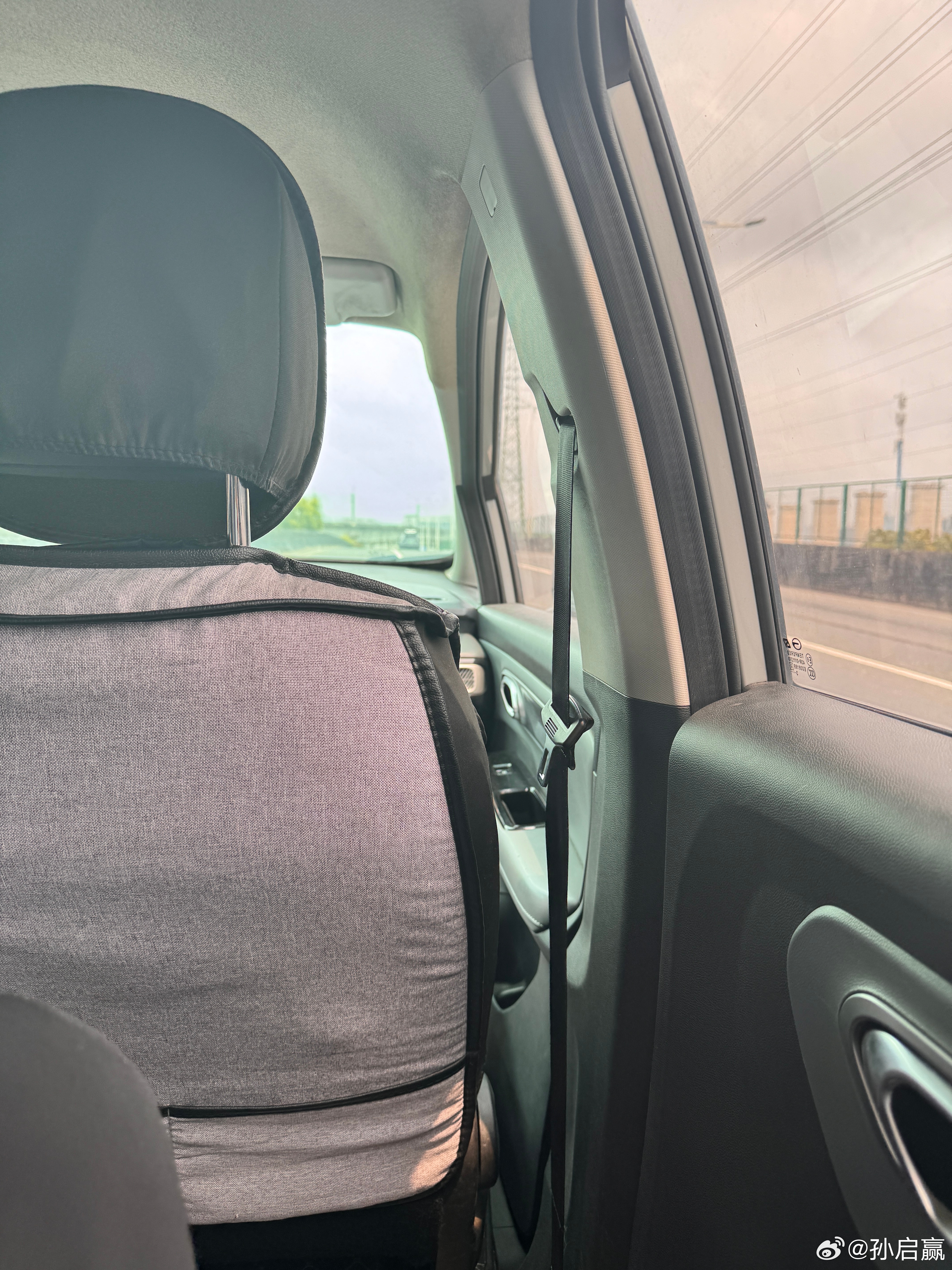 中山打车过广州，刚坐上车司机就说：你好，回来的高速费你也要承担的噢，这是平台要求