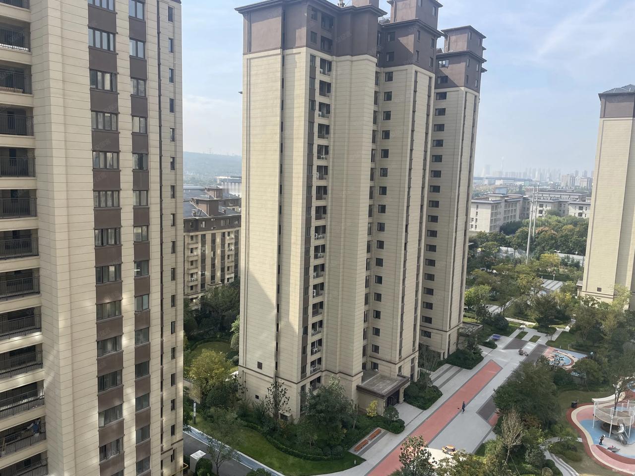 若存量房贷利率降低0.5个百分点，每月能少还多少贷款？

以贷款100万，30年